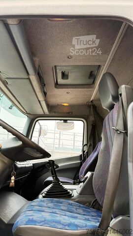 Düz kasa kamyon Mercedes-Benz Atego 1828