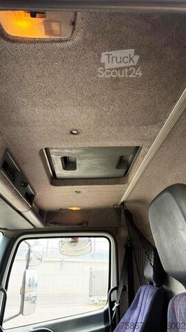 Düz kasa kamyon Mercedes-Benz Atego 1828