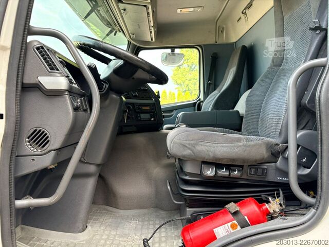 Vákuová cisterna VOLVO FM330 6x2/2 Euro 5 LL Kanalreiniger 15000L