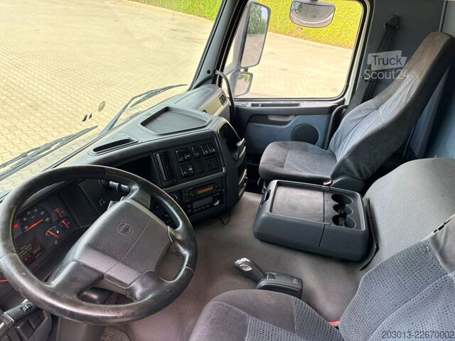 Vákuová cisterna VOLVO FM330 6x2/2 Euro 5 LL Kanalreiniger 15000L