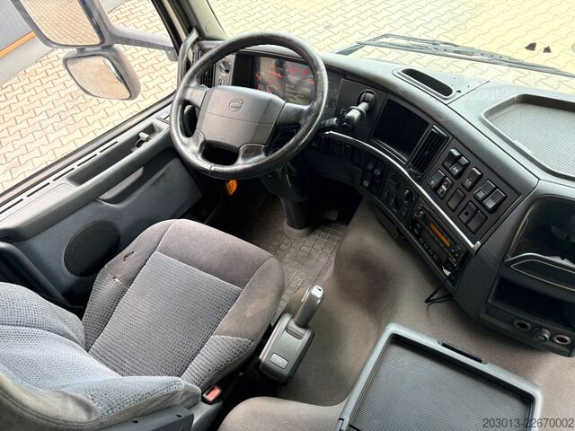 Vákuová cisterna VOLVO FM330 6x2/2 Euro 5 LL Kanalreiniger 15000L