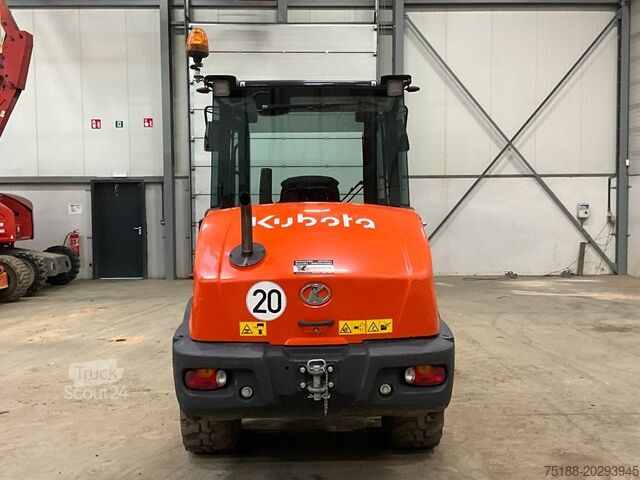 Nakladalec na kolesih Kubota R 070