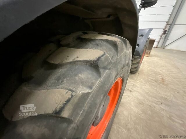 Nakladalec na kolesih Kubota R 070