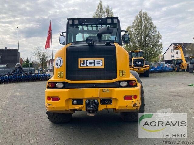 Dvorni utovarivač JCB TM 320 S AGRI
