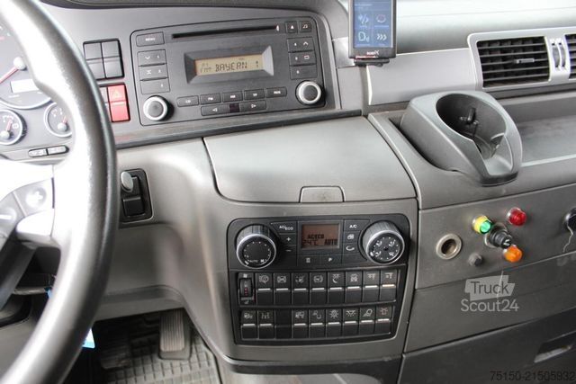 Żuraw samochodowy MAN 26.400 6x2 KRAN ATLAS AK 120.2  Funkfern Nr: 549