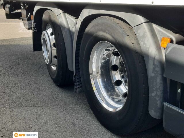 شاحنة بمسطحة ومشمع MAN 26.470 GM Getränke Schiebeplane LBW2t Lenkachse