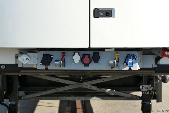 Kylsläpvagn SCHMITZ CARGOBULL SKO 20 /LZG CITY TRIDEC / LBW 2000 kg / BLUMEN