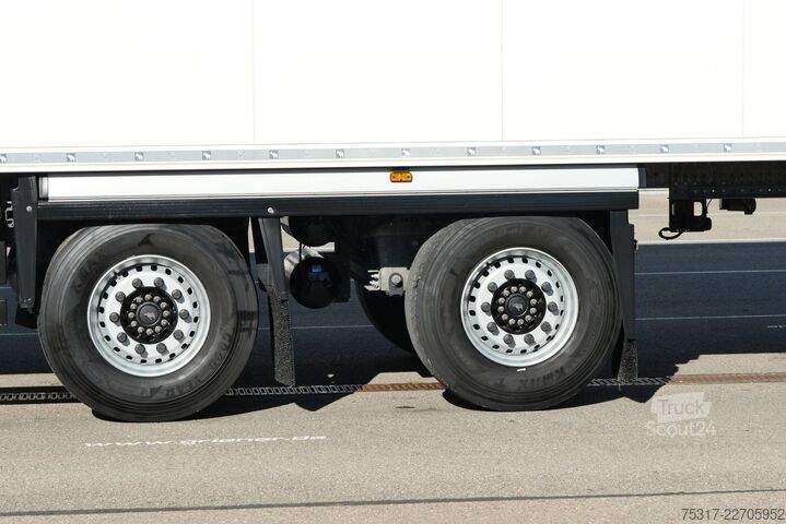 Kylsläpvagn SCHMITZ CARGOBULL SKO 20 /LZG CITY TRIDEC / LBW 2000 kg / BLUMEN
