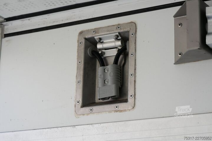 Kylsläpvagn SCHMITZ CARGOBULL SKO 20 /LZG CITY TRIDEC / LBW 2000 kg / BLUMEN