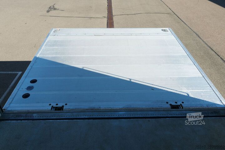 Kylsläpvagn SCHMITZ CARGOBULL SKO 20 /LZG CITY TRIDEC / LBW 2000 kg / BLUMEN