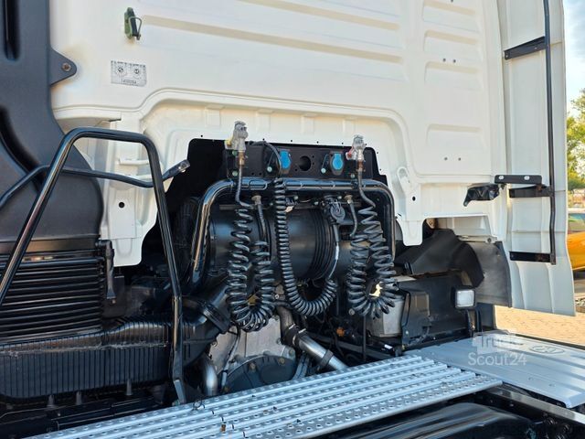 Lielapjoma vilcējs MAN TGX 18.460 4X2 LLS-U