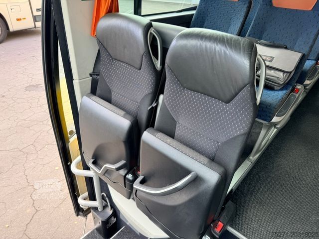 Távolsági autóbusz SETRA S 515 MD