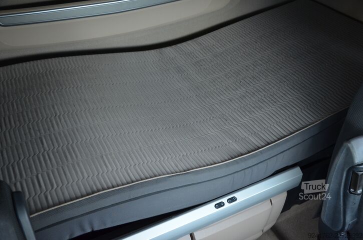 Standardni vlačilec DAF XG+ 530 / ACC / KLIMA P. / PCC / FUL LED / ECO / WAGA / DE 0315