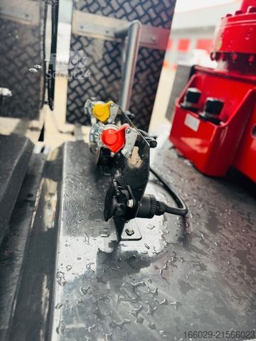 Schwerlast LKW/SZM VOLVO Volvo FH 500 8x4 Kran F705 R.2.7 L436 V20 NEUES