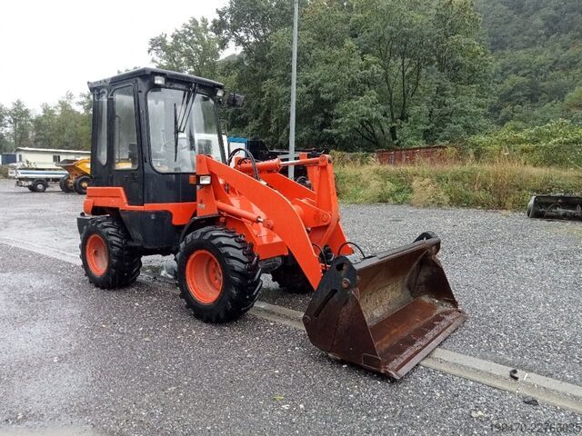 Lastare Kubota R520