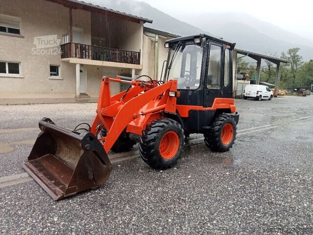 Lastare Kubota R520