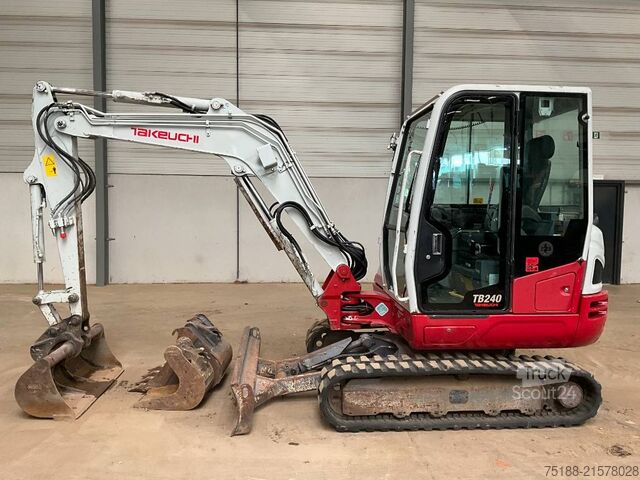 Mini-pelle Takeuchi TB 240