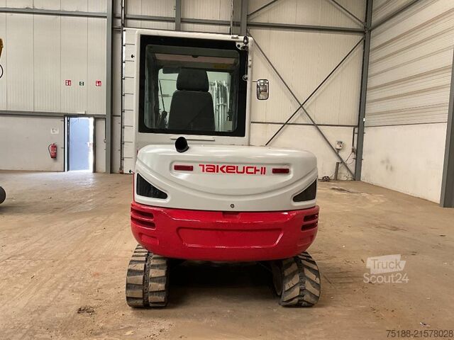 Mini-pelle Takeuchi TB 240