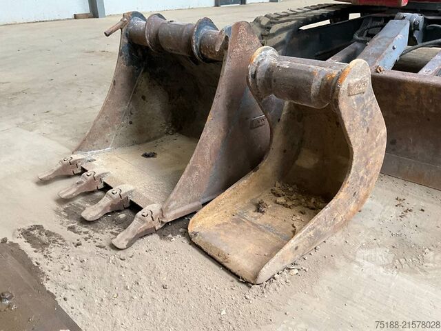 Mini-pelle Takeuchi TB 240