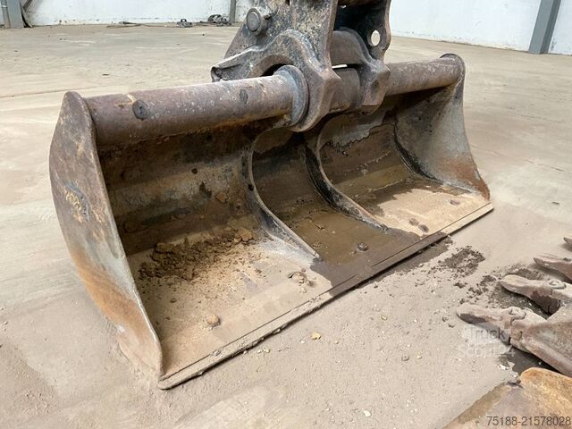 Mini-pelle Takeuchi TB 240