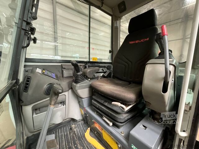 Mini-pelle Takeuchi TB 240