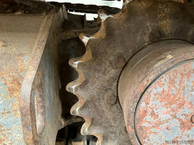 Mini-pelle Takeuchi TB 240