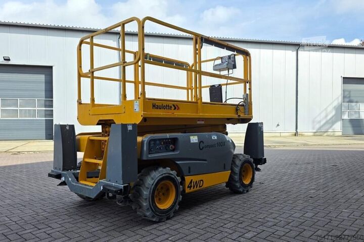 Ascensore a forbice Haulotte COMPACT 10DX Diesel, 4x4 Drive, 10.2m Working Heig