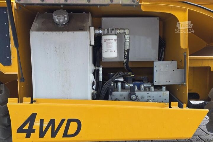 Ascensore a forbice Haulotte COMPACT 10DX Diesel, 4x4 Drive, 10.2m Working Heig