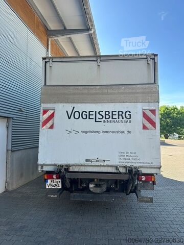 Vrachtwagen met bakwagen Iveco 80E
