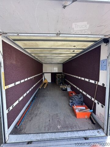 Vrachtwagen met bakwagen Iveco 80E