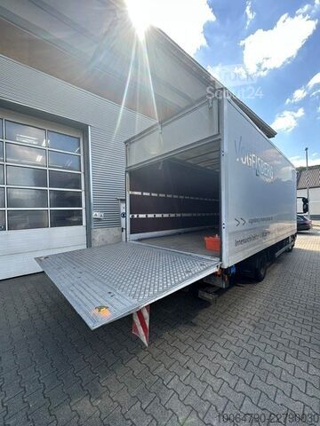 Vrachtwagen met bakwagen Iveco 80E