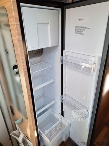 Entegre karavan WEINSBERG CaraCore 700 MEG Light