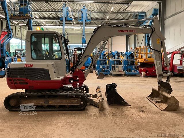 Mini-pelle Takeuchi TB 250
