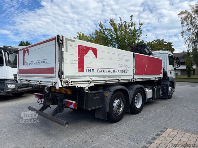 Φορτηγό με επίπεδη καρότσα MAN TGS 26.400 6X2 Kipper mit Kran Hiab 166-3