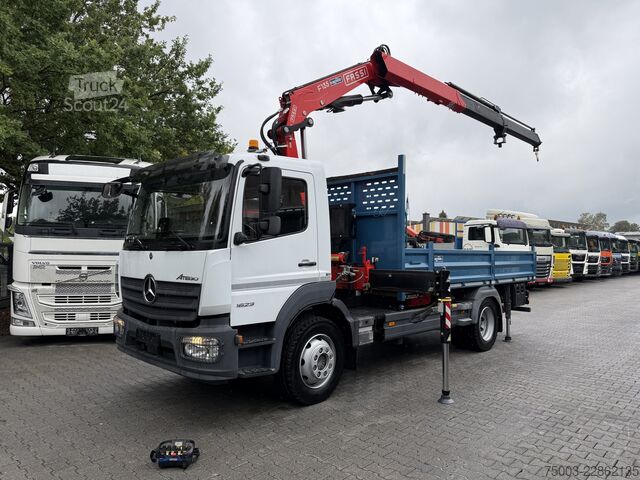 Кран-манипулятор на шасси грузовика Mercedes-Benz Atego 1623 4X2 Kran Fassi F135