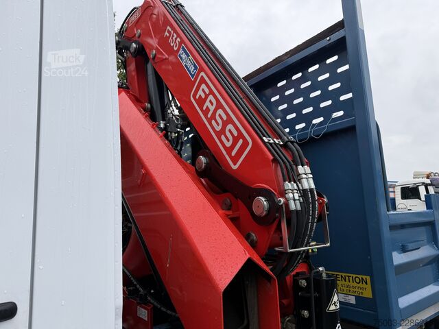 Кран-манипулятор на шасси грузовика Mercedes-Benz Atego 1623 4X2 Kran Fassi F135