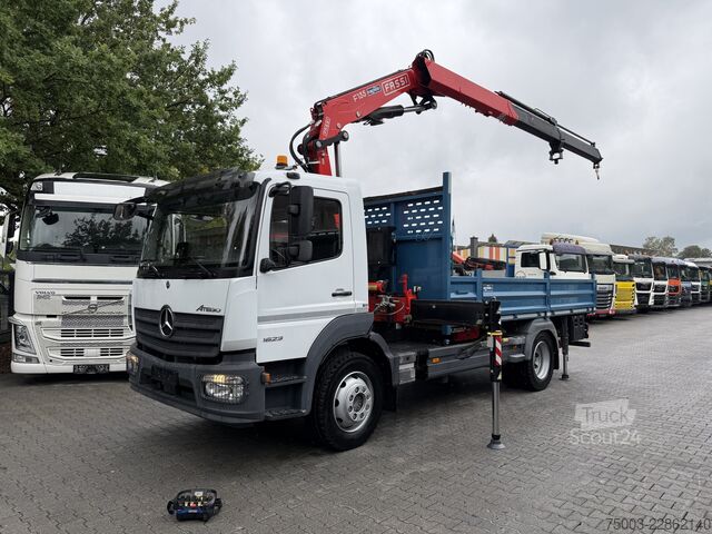 Вантажівка з відкритою платформою Mercedes-Benz Atego 1623 4X2 Kran Fassi F135