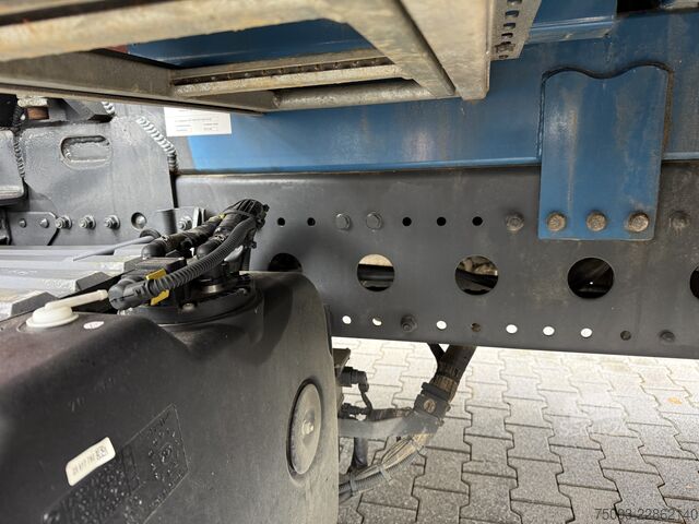 Вантажівка з відкритою платформою Mercedes-Benz Atego 1623 4X2 Kran Fassi F135