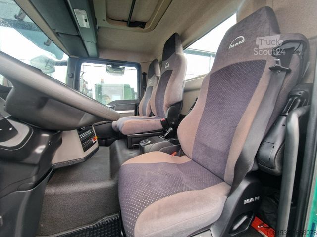 Camion équipé d'une grue MAN TGL 8.250 Prische Kran Funk 4 Punkt 8900 KM neuw