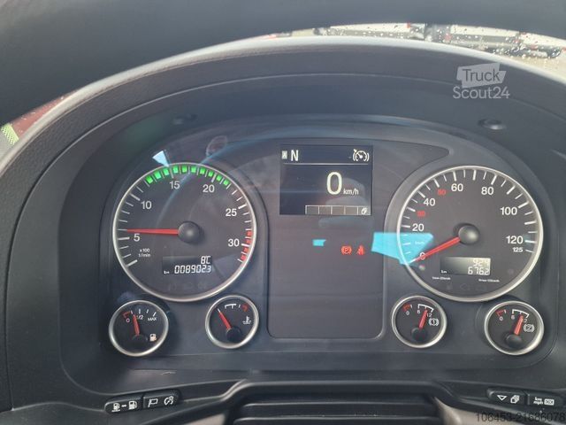 Camion équipé d'une grue MAN TGL 8.250 Prische Kran Funk 4 Punkt 8900 KM neuw