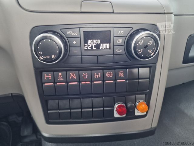 Camion équipé d'une grue MAN TGL 8.250 Prische Kran Funk 4 Punkt 8900 KM neuw