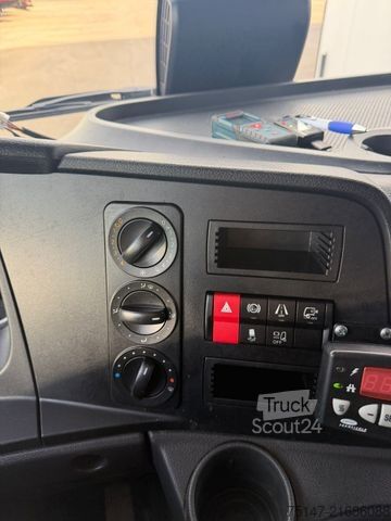 Furgoneta frigorífica MERCEDES-BENZ 821 L Atego 3-Sitz Tempomat LBW 1500 kg