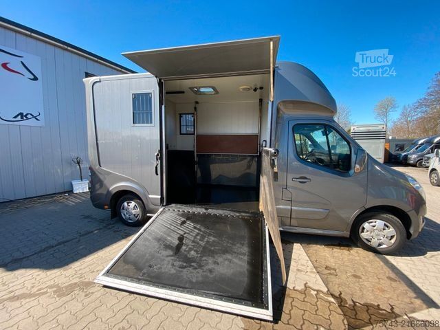 Camión de ganado RENAULT Master Roelofsen 3 Sitzer