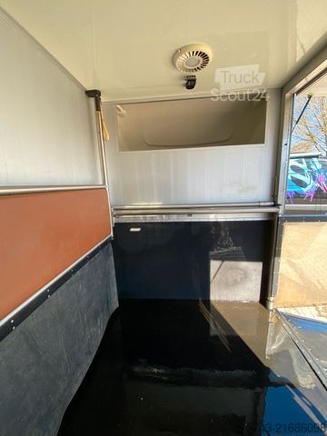 Camión de ganado RENAULT Master Roelofsen 3 Sitzer