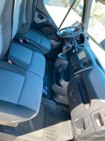 Camión de ganado RENAULT Master Roelofsen 3 Sitzer