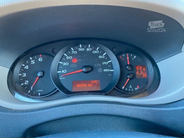 Camión de ganado RENAULT Master Roelofsen 3 Sitzer