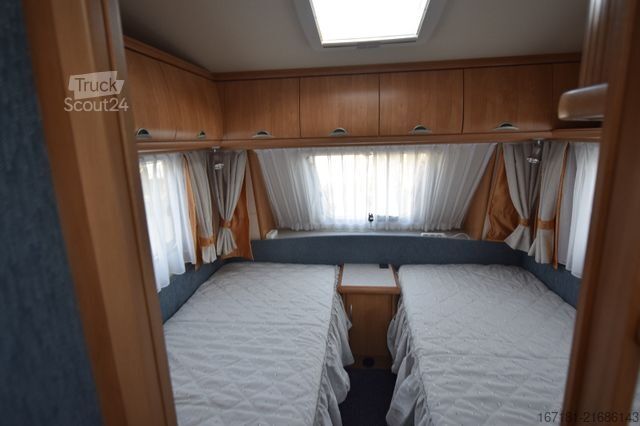 Caravana HOBBY Excellent Easy 495 UL mit Mover und Vorzelt