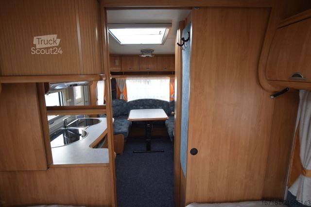 Caravana HOBBY Excellent Easy 495 UL mit Mover und Vorzelt