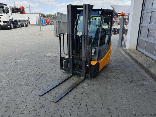 Első homlokrakodó targonca JUNGHEINRICH EFG 215 / Triplex 4.25m / SS / nur 1.680h / 2021