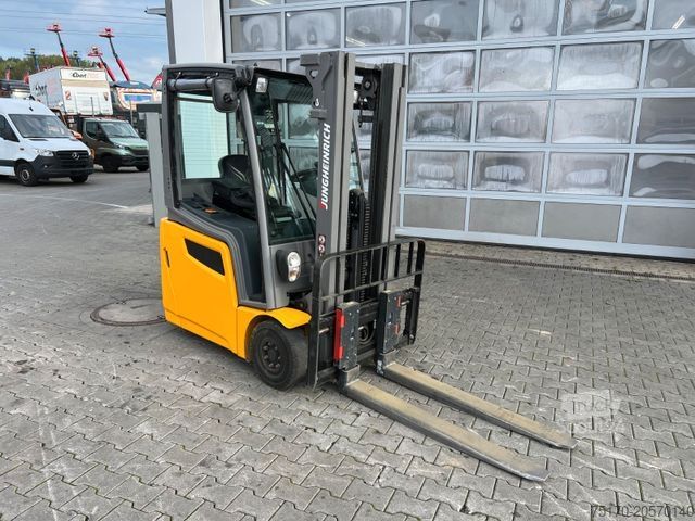 Čelni viličar JUNGHEINRICH EFG 215 / Triplex: 4.25m! / SS / 1.573h / 2024